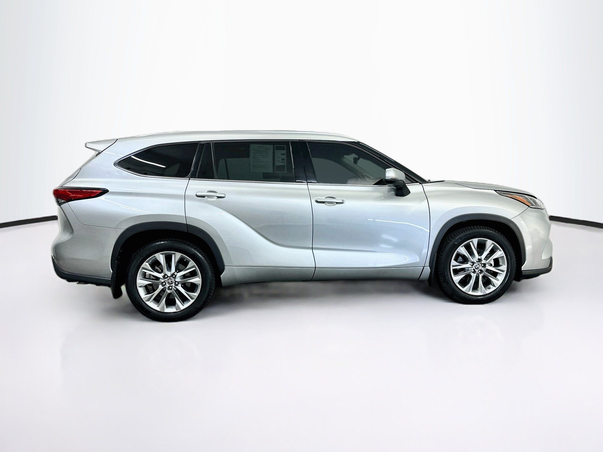 Used 2021 Toyota Highlander Limited AWD/4WD image 10
