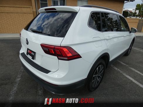 Used 2020 Volkswagen Tiguan SE w/ Panoramic Sunroof Package FWD image 9
