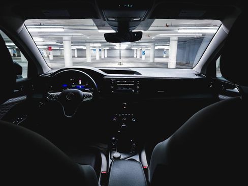 Used 2022 Volkswagen Taos S image 3