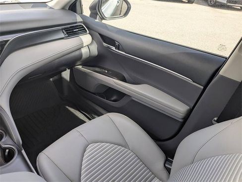 Used 2024 Toyota Camry SE image 16