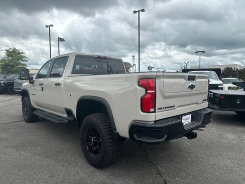 New 2026 Chevrolet Silverado 2500 ZR2 w/ LPO, Dark Essentials Package AWD/4WD image 5