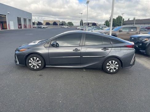 Used 2021 Toyota Prius Prime Limited image 8