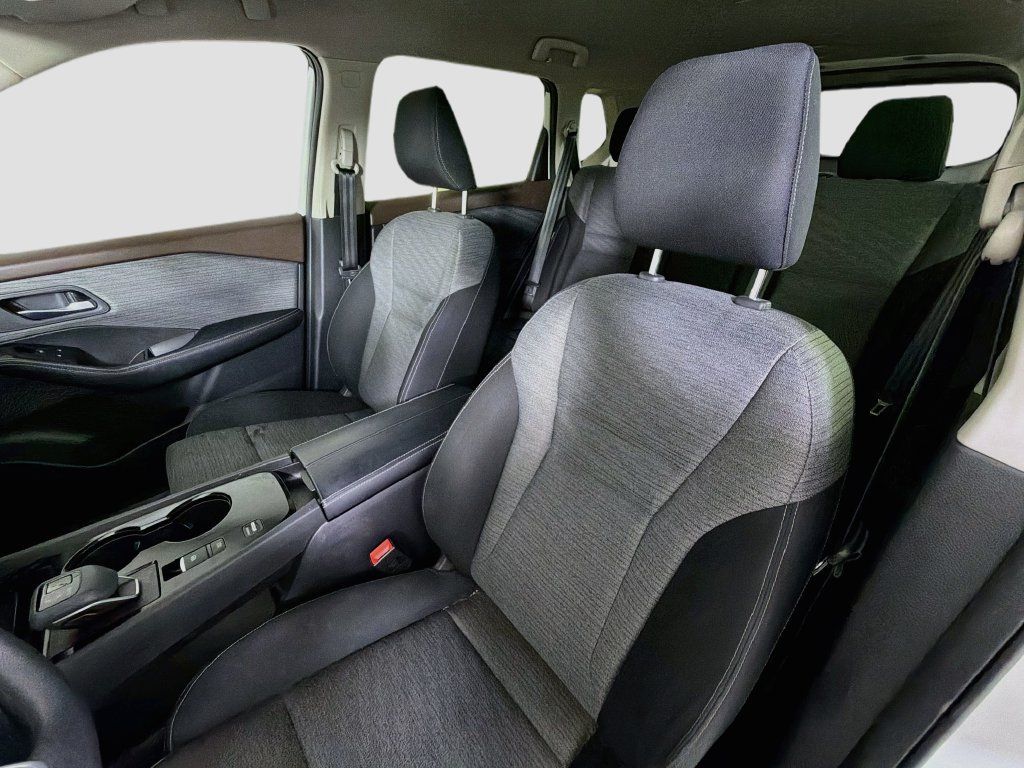 Used 2023 Nissan Rogue SV FWD image 14