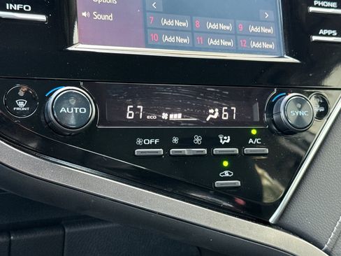 Used 2018 Toyota Camry XSE FWD image 19