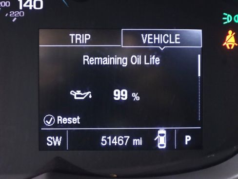 Used 2021 Chevrolet Trax LT w/ LT Convenience Package image 14