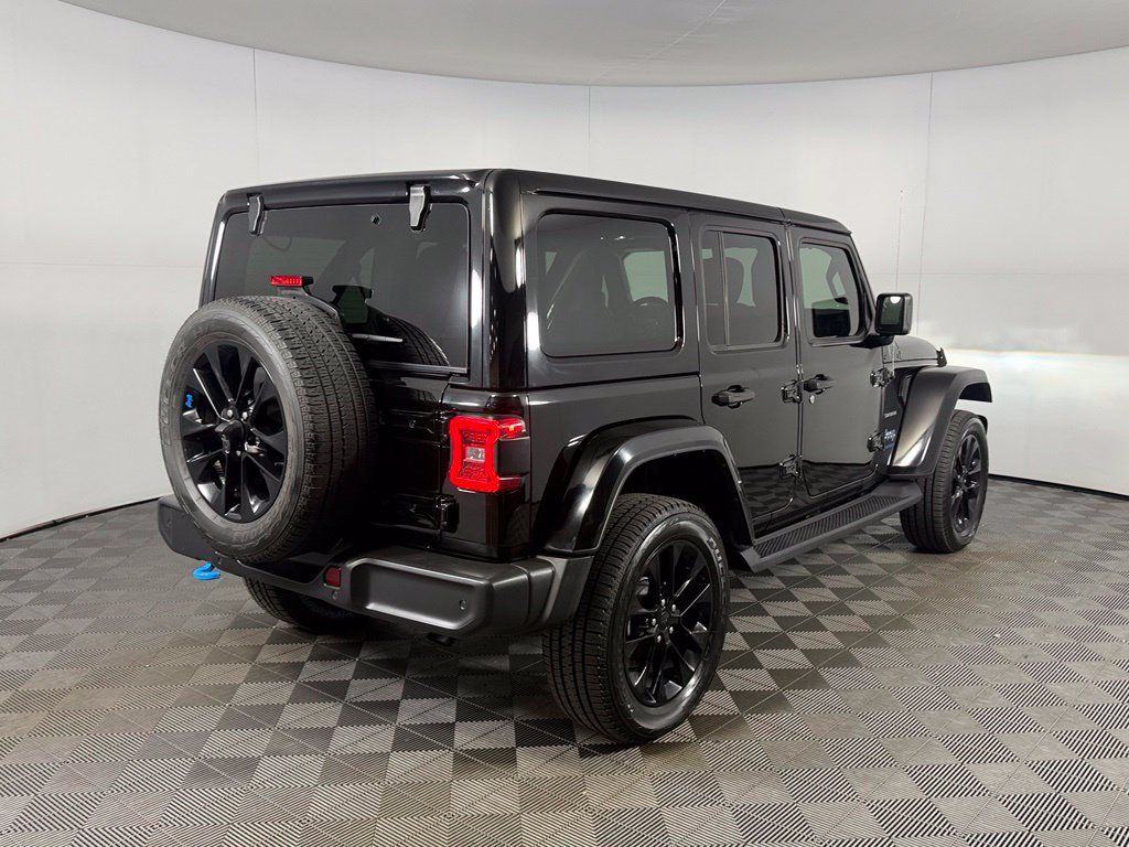 Used 2023 Jeep Wrangler Unlimited Sahara w/ Safety Group AWD/4WD image 8