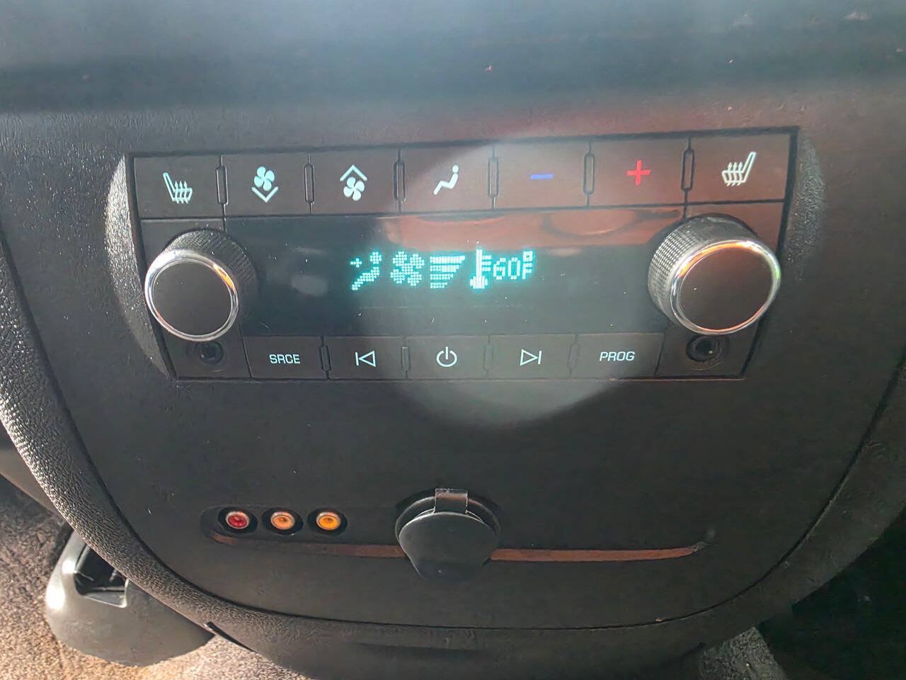 Used 2014 GMC Yukon Denali RWD image 40