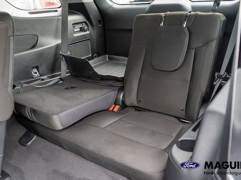 Used 2023 Ford Explorer XLT AWD/4WD image 11