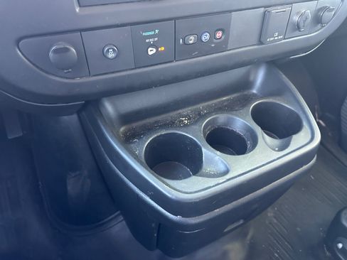 Used 2017 Chevrolet Express 2500 RWD image 28
