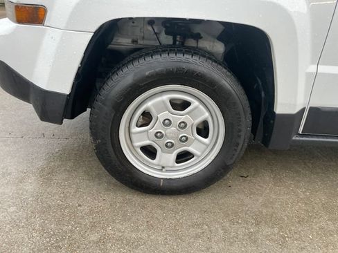 Used 2016 Jeep Patriot Sport w/ Power Value Group AWD/4WD image 28