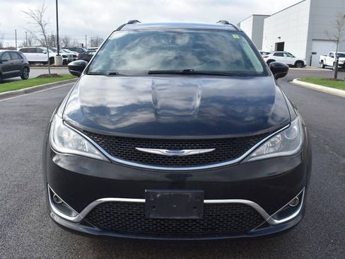 Used 2018 Chrysler Pacifica Touring-L Plus image 8