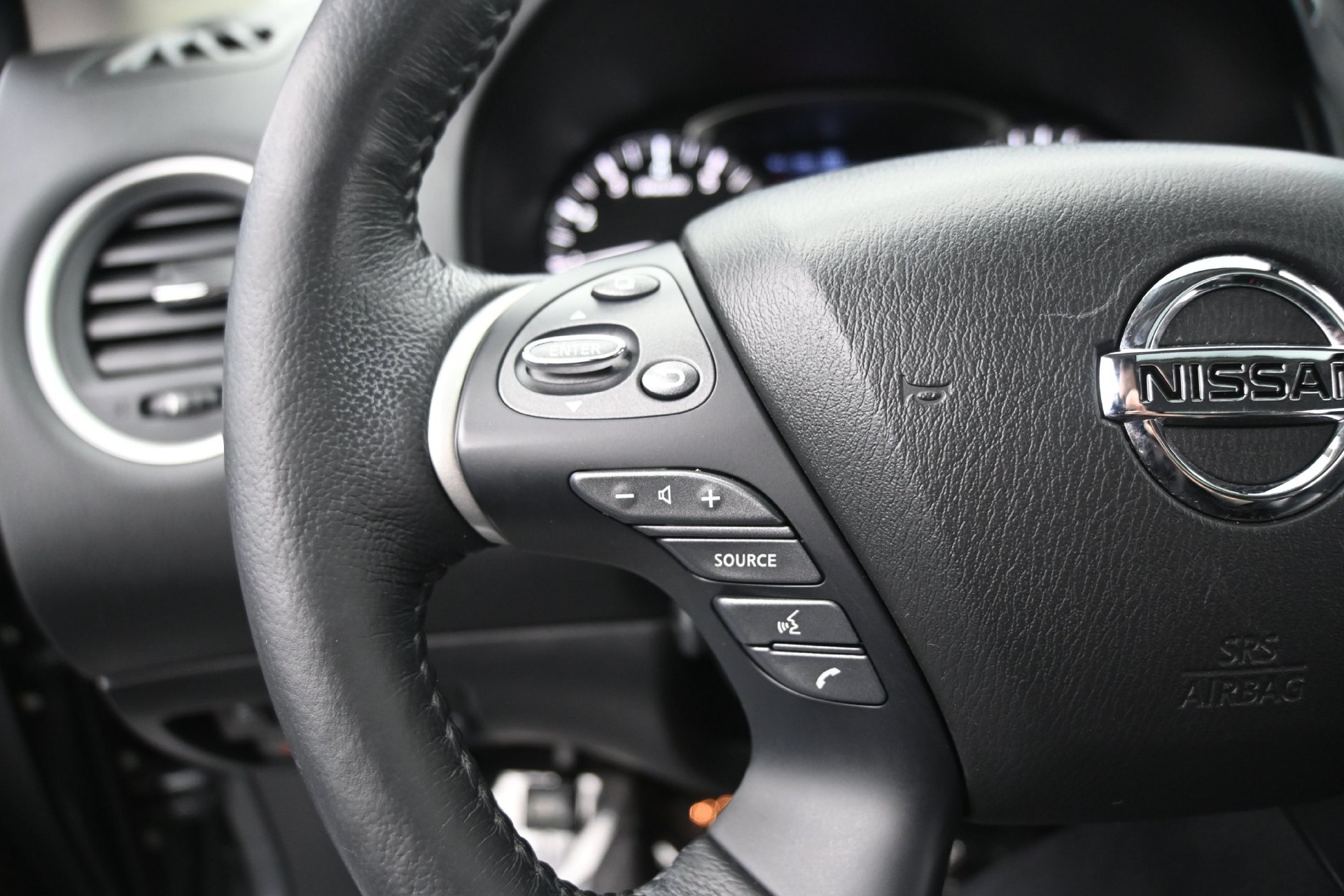 Used 2019 Nissan Pathfinder Platinum AWD/4WD image 26