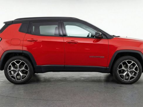 Used 2025 Jeep Compass Limited AWD/4WD image 11
