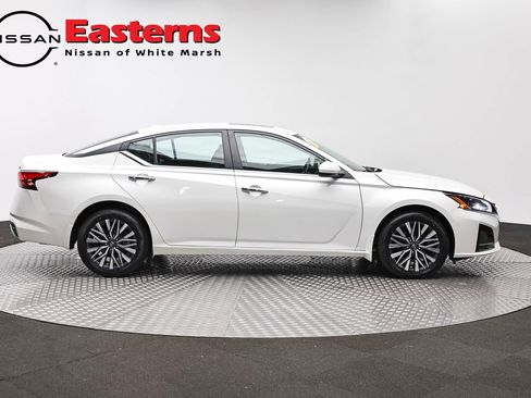Used 2023 Nissan Altima 2.5 SV w/ SV Premium Package AWD/4WD image 4