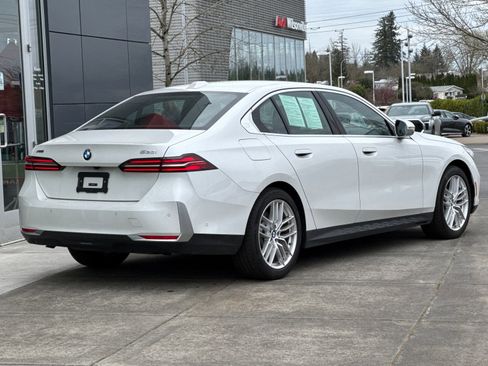 Used 2025 BMW 530i xDrive image 3