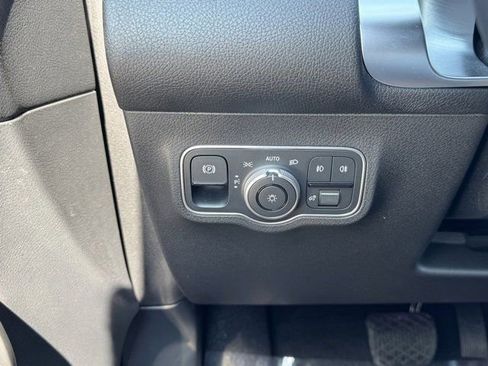 New 2025 Mercedes-Benz GLB 250 image 24