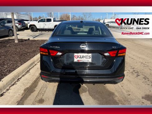 Used 2024 Nissan Altima 2.5 SV image 5