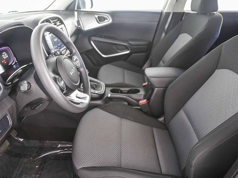 Used 2023 Kia Soul LX image 16