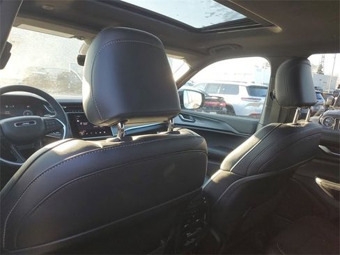 New 2025 Jeep Grand Cherokee L Altitude image 12