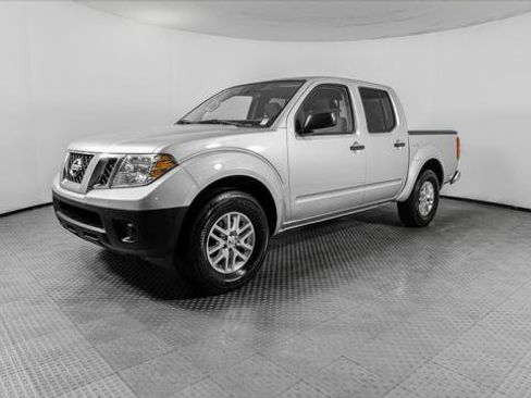 Used 2019 Nissan Frontier SV RWD image 2