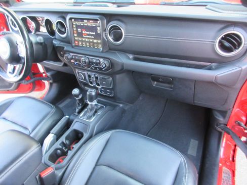 Used 2021 Jeep Wrangler Unlimited Sahara w/ Cold Weather Group image 26