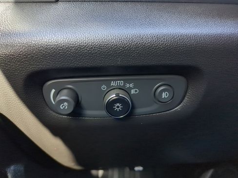 Used 2021 Chevrolet Traverse LT image 27