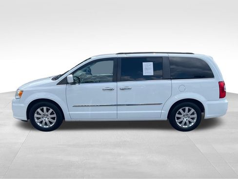 Used 2015 Chrysler Town & Country Touring w/ Driver Convenience Group FWD image 4