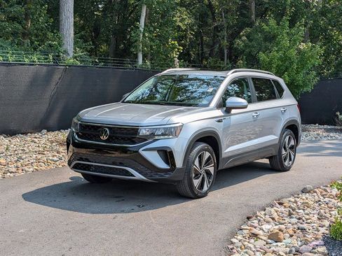 Certified 2024 Volkswagen Taos SE w/ Panoramic Sunroof Package image 1