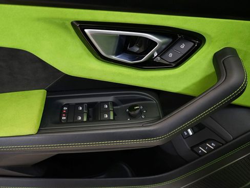 Used 2022 Lamborghini Urus image 14