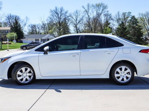 Used 2023 Toyota Corolla LE FWD image 4