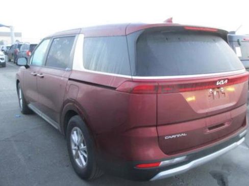 Certified 2024 Kia Carnival LX image 5