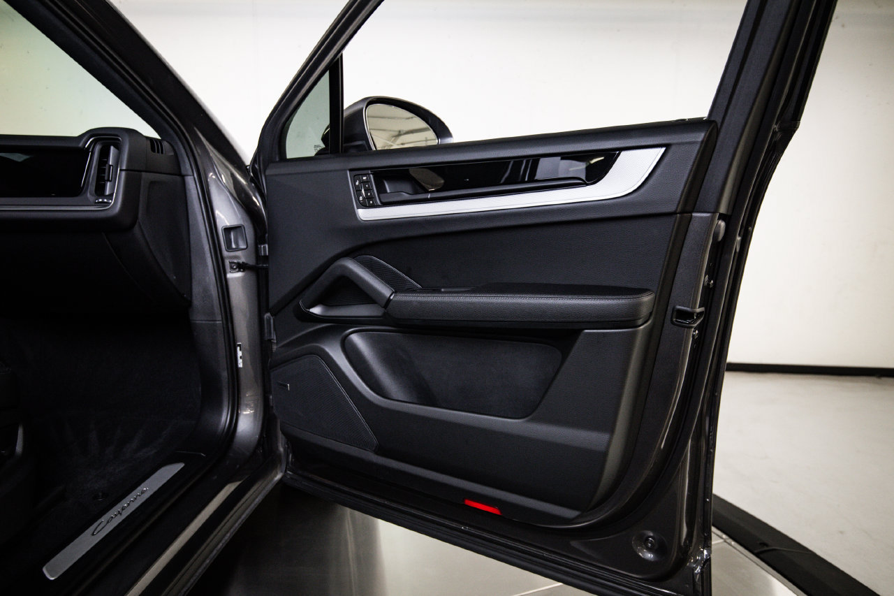 Certified 2024 Porsche Cayenne Coupe AWD/4WD image 27