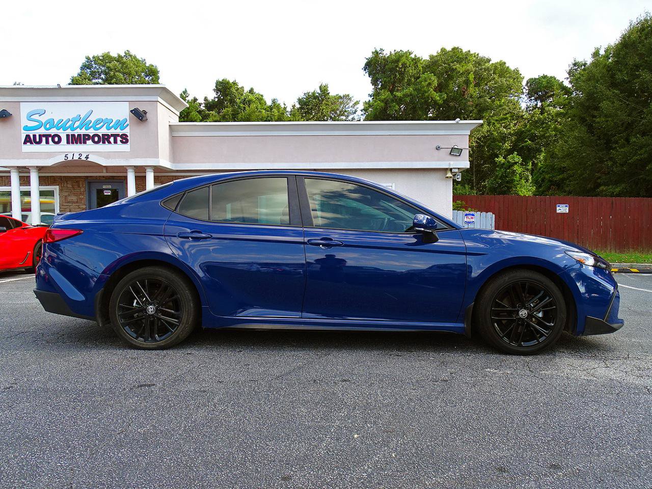 Used 2025 Toyota Camry SE w/ Convenience Package FWD image 9