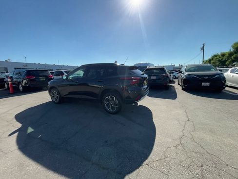 Used 2025 Chevrolet Trax LT w/ LT Convenience Package FWD image 8