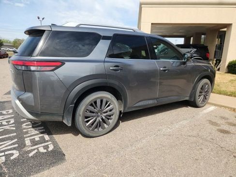 Used 2024 Nissan Pathfinder SL w/ SL Premium Package image 5