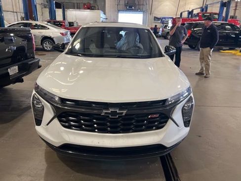 Used 2024 Chevrolet Trax RS w/ Sunroof Package image 4