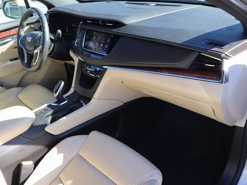 Used 2017 Cadillac XT5 Premium Luxury image 43