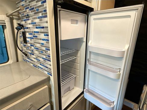 Used 2023 Mercedes-Benz Sprinter 2500 image 27