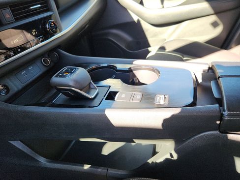 Used 2024 Nissan Rogue SV image 20