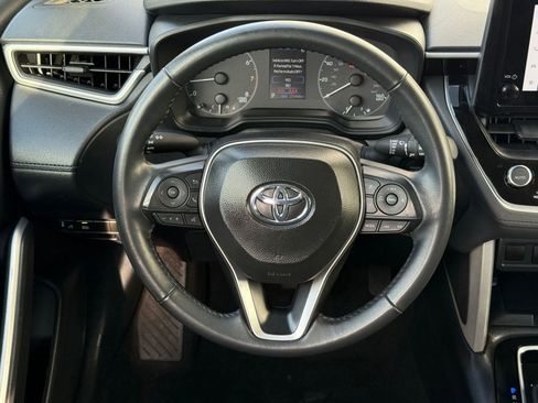 Used 2025 Toyota Corolla Cross LE image 15
