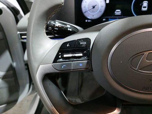 Certified 2025 Hyundai Elantra SEL FWD image 18
