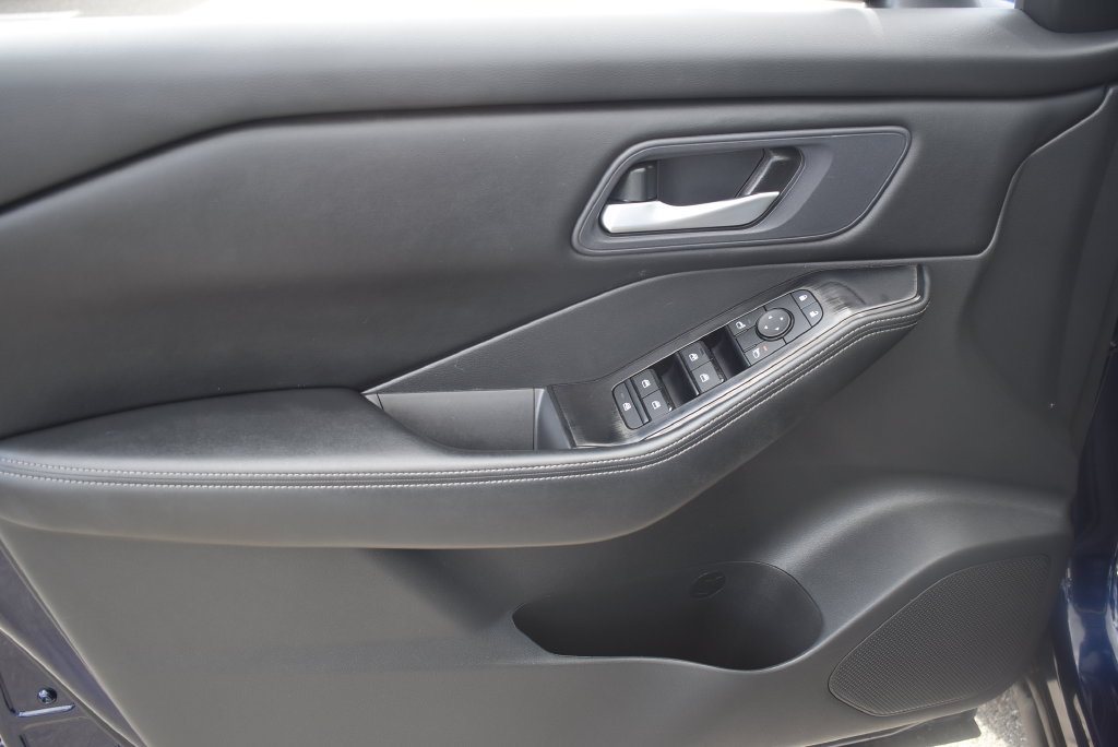 Used 2025 Nissan Rogue SV FWD image 22