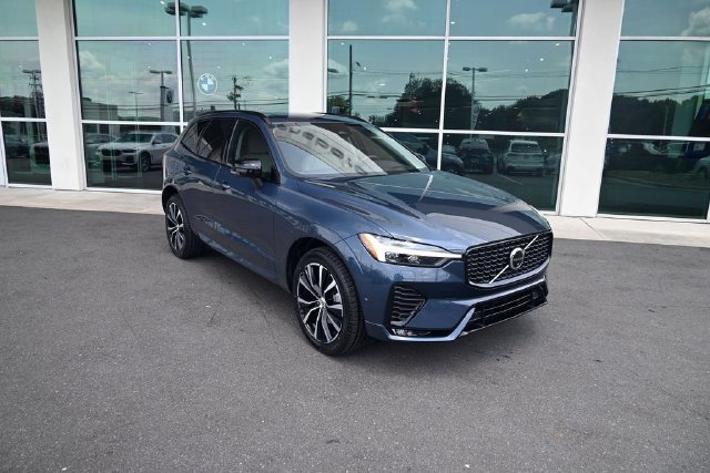 Used 2024 Volvo XC60 B5 Ultimate w/ Protection Package Premier AWD/4WD image 2