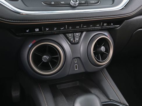 Used 2023 Chevrolet Blazer Premier FWD image 34