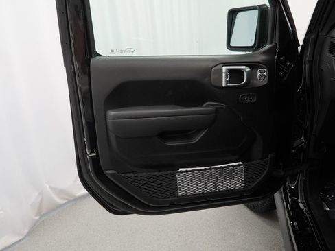 New 2026 Jeep Gladiator Mojave w/ Safety Group image 29