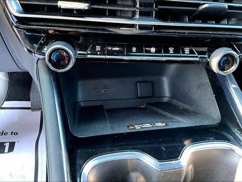 Used 2024 Chevrolet Traverse LT w/ Trailering Package FWD image 34