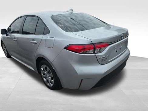 Used 2026 Toyota Corolla LE FWD image 4