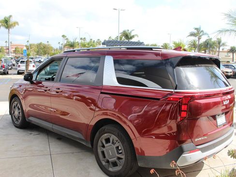 Certified 2026 Kia Carnival EX image 7