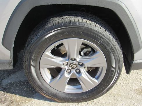 Used 2022 Toyota RAV4 XLE w/ Convenience Package AWD/4WD image 11
