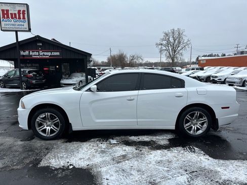 Used 2014 Dodge Charger SXT image 4